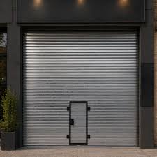 Cortina con Puerta de Escape